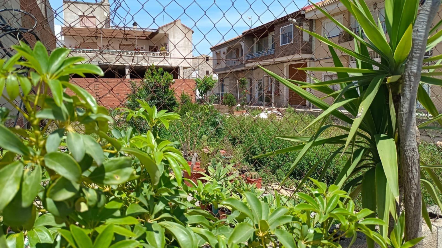 255 m2 DE SOLAR URBANO EN ALQUERIAS. HACIENDO ESQUINA, ORIENTACION SUR Y ESTE.