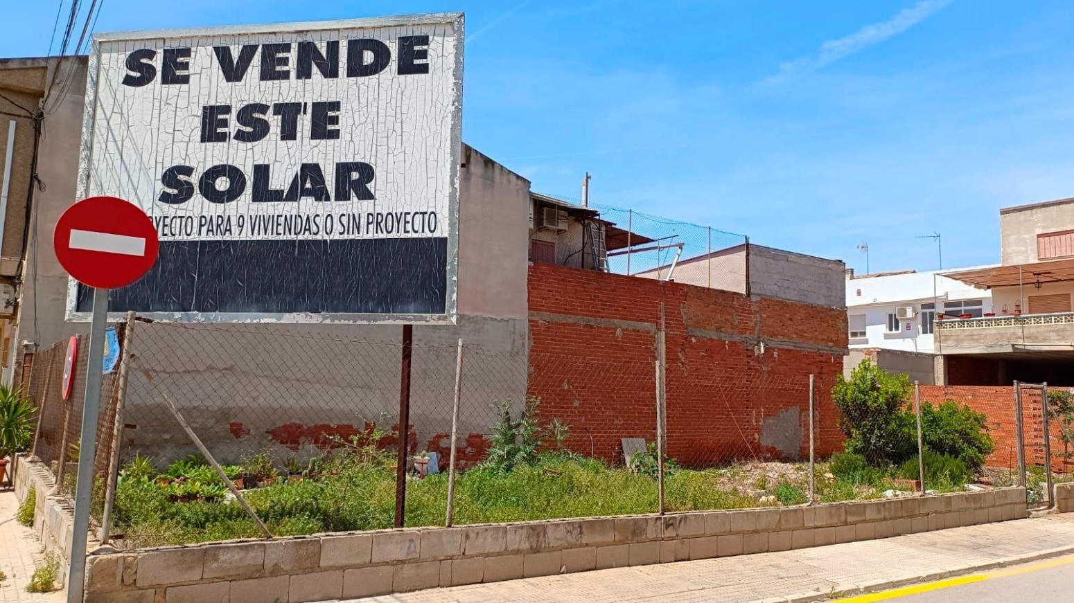 255 m2 DE SOLAR URBANO EN ALQUERIAS. HACIENDO ESQUINA, ORIENTACION SUR Y ESTE.