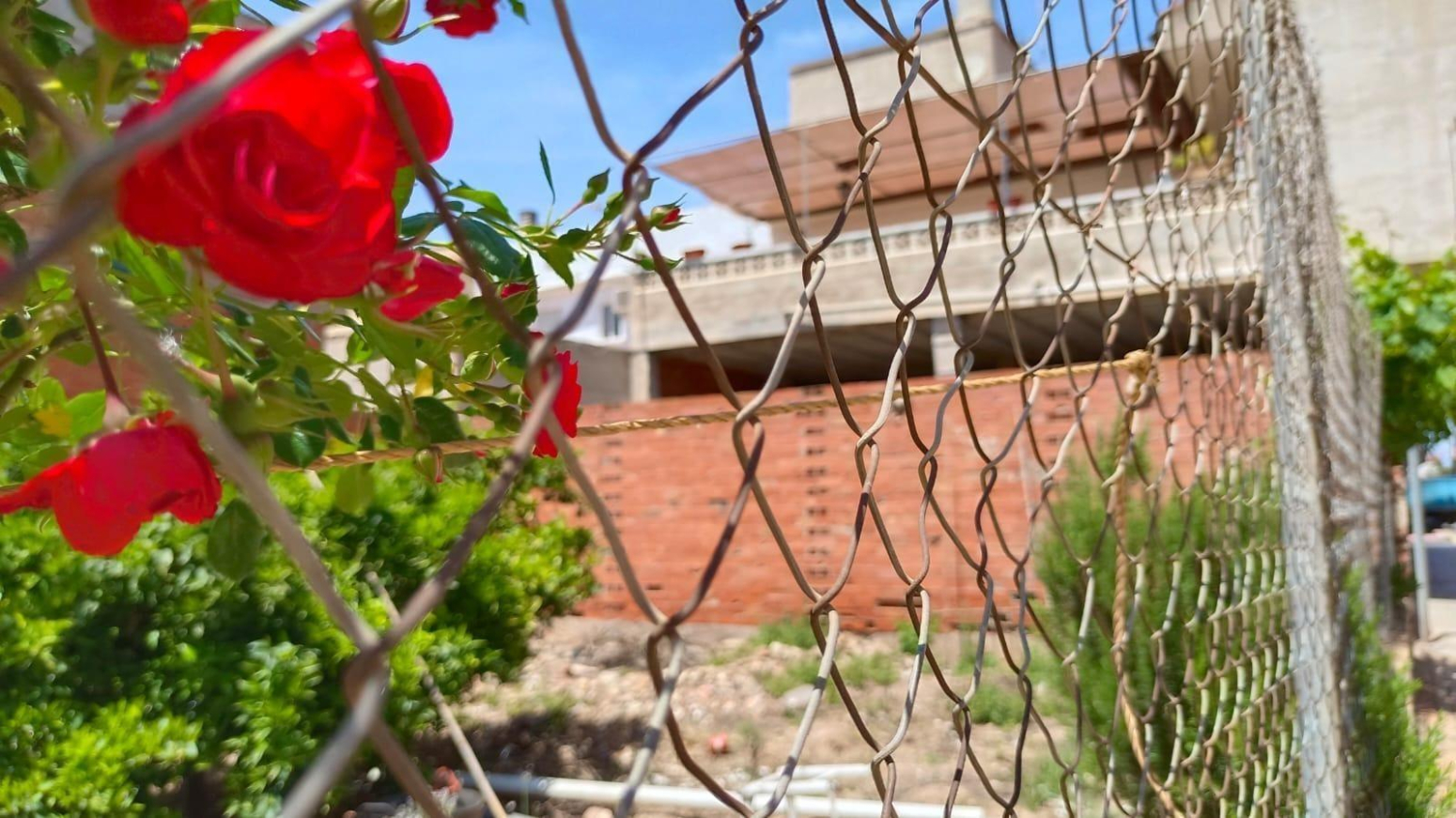 255 m2 DE SOLAR URBANO EN ALQUERIAS. HACIENDO ESQUINA, ORIENTACION SUR Y ESTE.