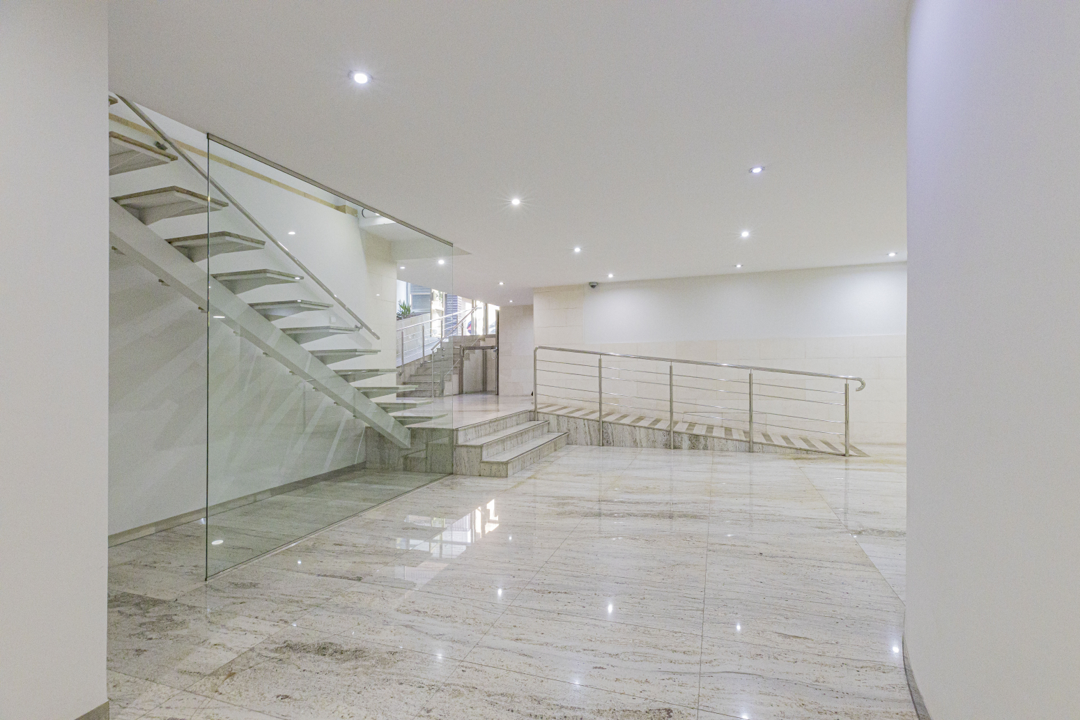 Piso reformado en planta 11 en el centro de Murcia
