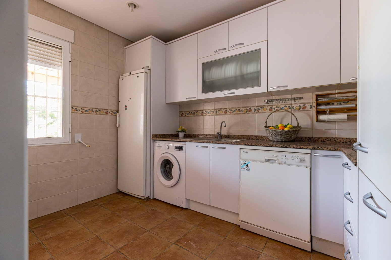 Finca rústica con vivienda de 220 metros construidos, 22.480 m² de terreno y garaje junto a La Alcayna
