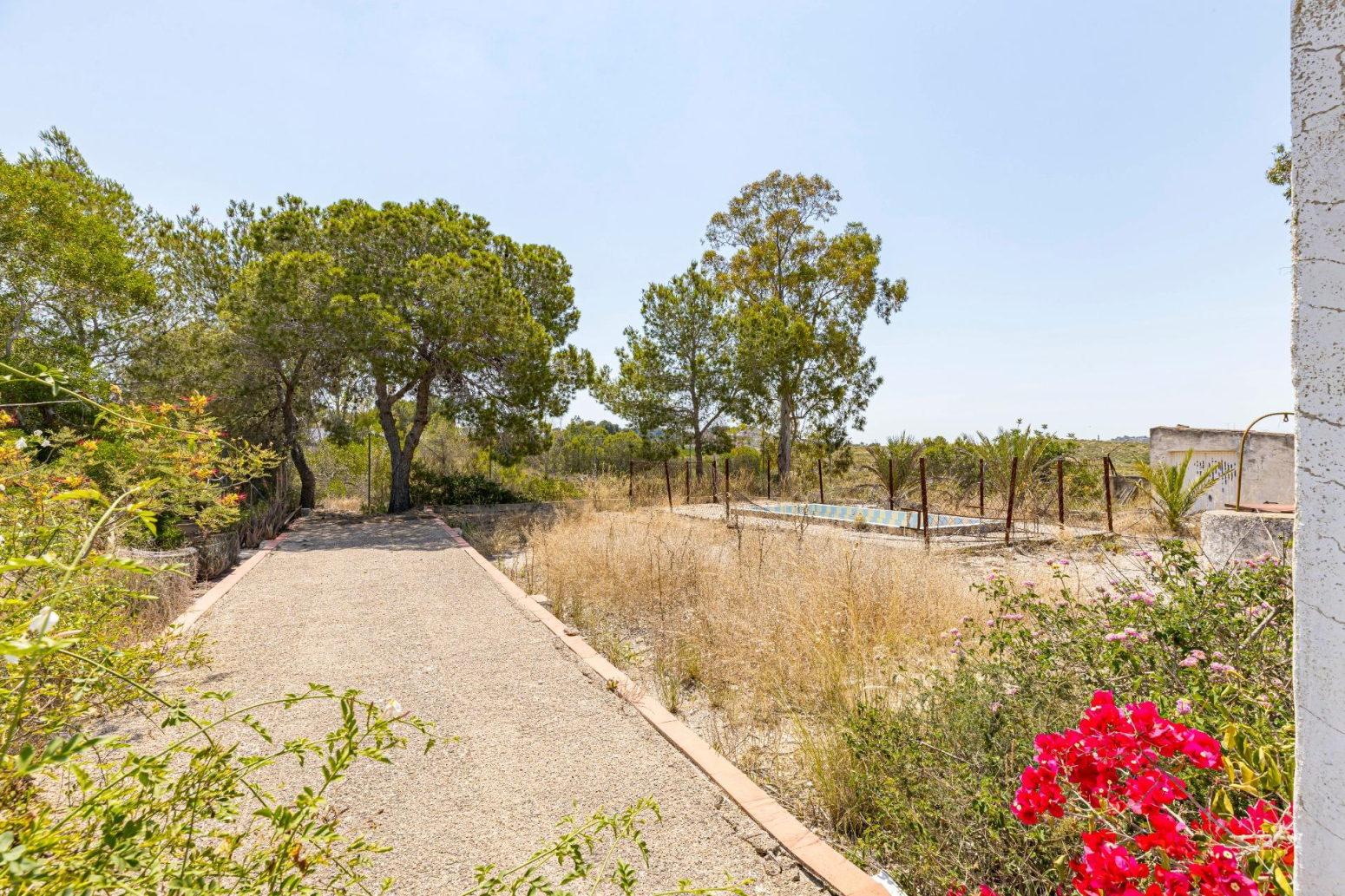 Finca rústica con vivienda de 220 metros construidos, 22.480 m² de terreno y garaje junto a La Alcayna