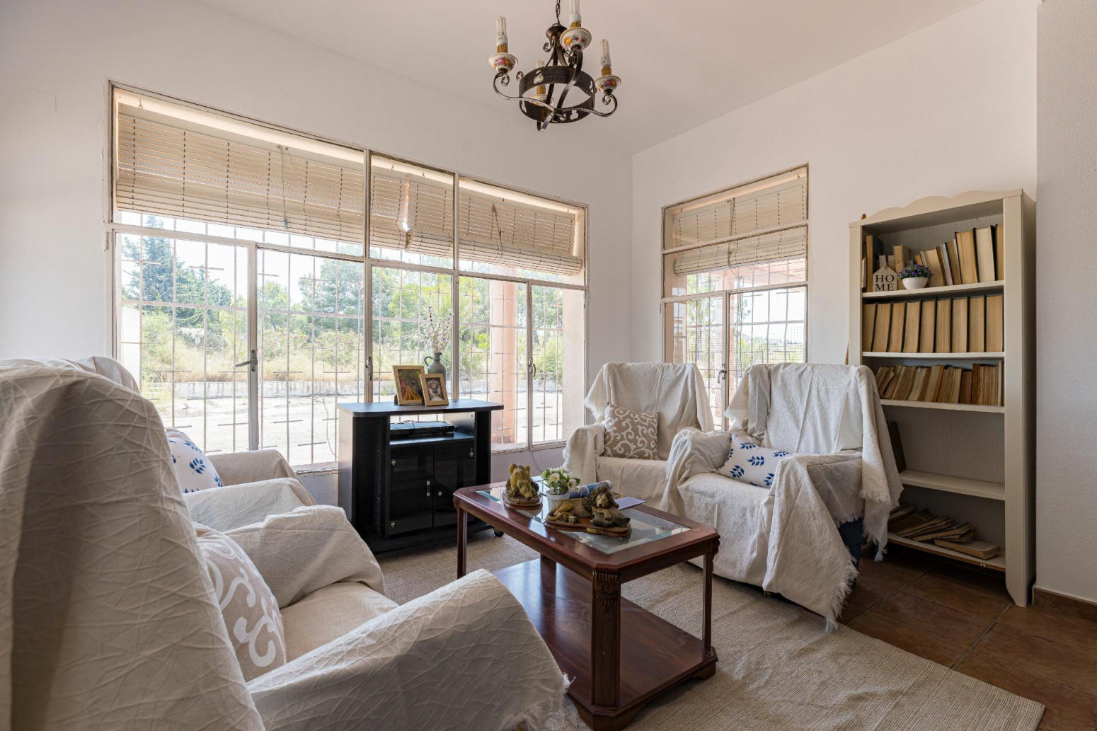 Finca rústica con vivienda de 220 metros construidos, 22.480 m² de terreno y garaje junto a La Alcayna