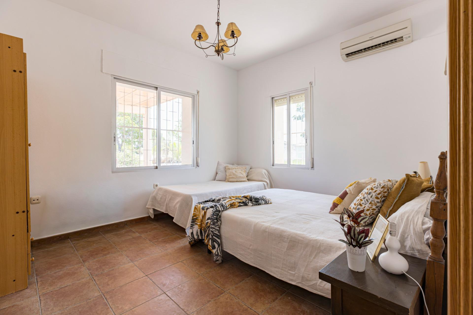 Finca rústica con vivienda de 220 metros construidos, 22.480 m² de terreno y garaje junto a La Alcayna
