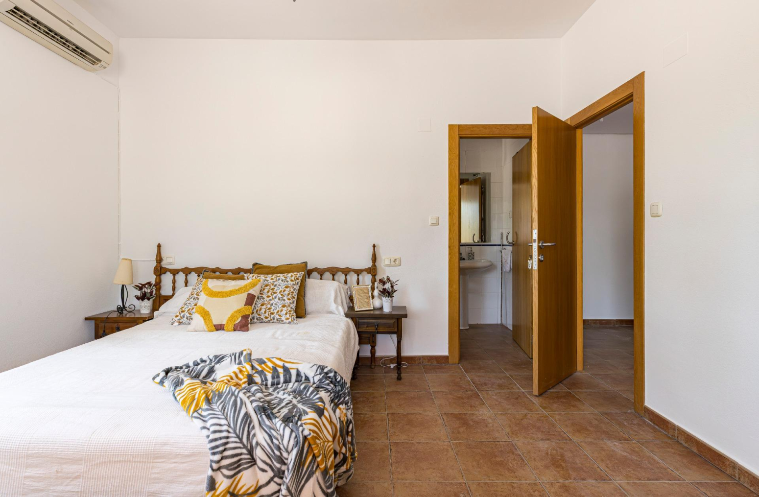 Finca rústica con vivienda de 220 metros construidos, 22.480 m² de terreno y garaje junto a La Alcayna