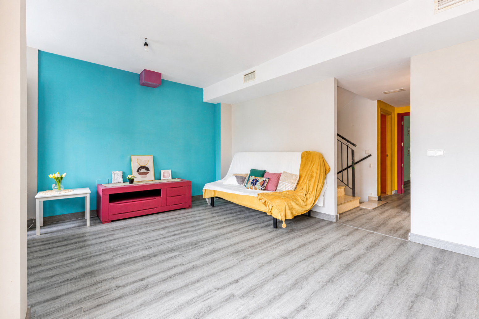 CHALET PAREADO CON JARDÍN PRIVADO EN LA URBANIZACIÓN MONTEPINAR