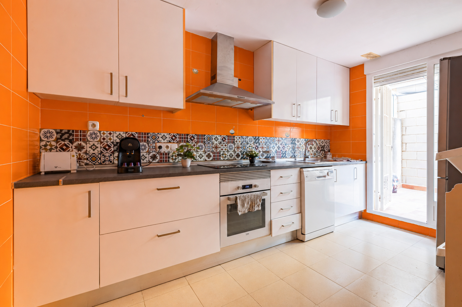 CHALET PAREADO CON JARDÍN PRIVADO EN LA URBANIZACIÓN MONTEPINAR